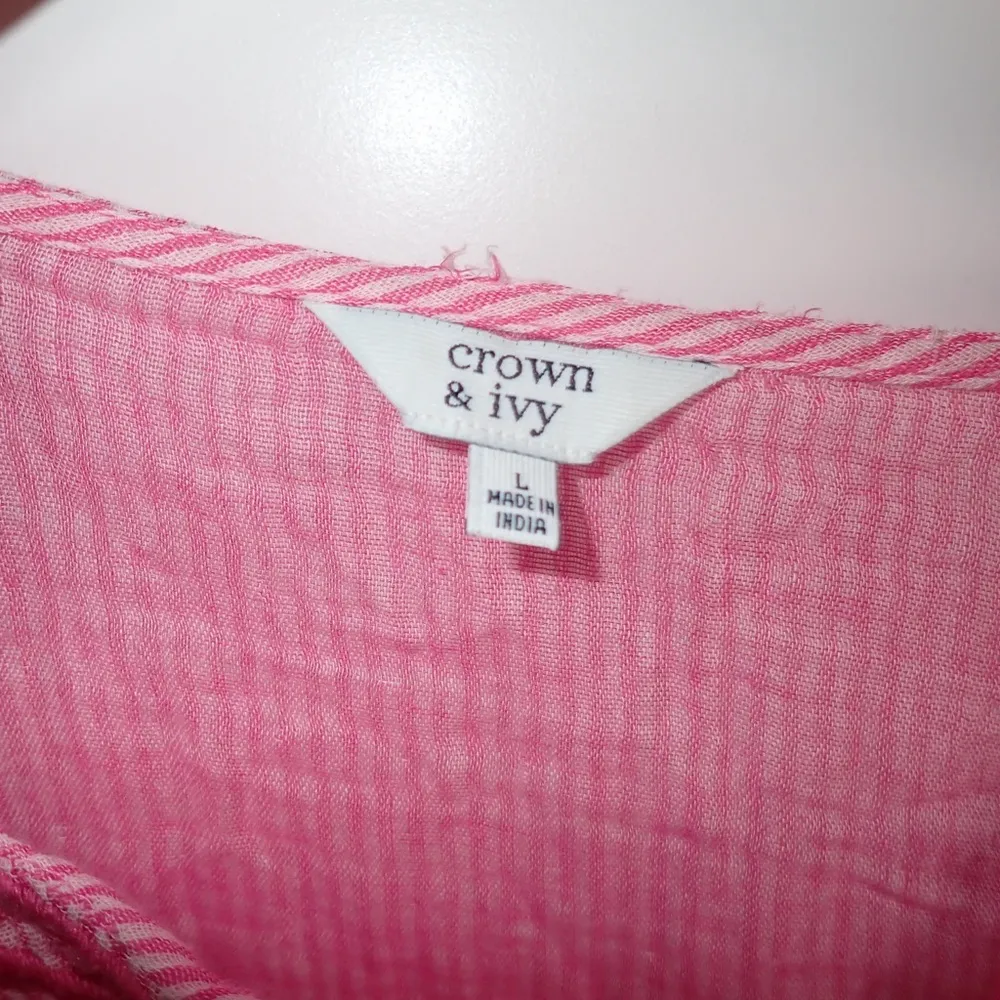 Crown & Ivy Pink/White Pinstripe Seersucker embroidered v-neck collar 3/4 sleeve - Image 4