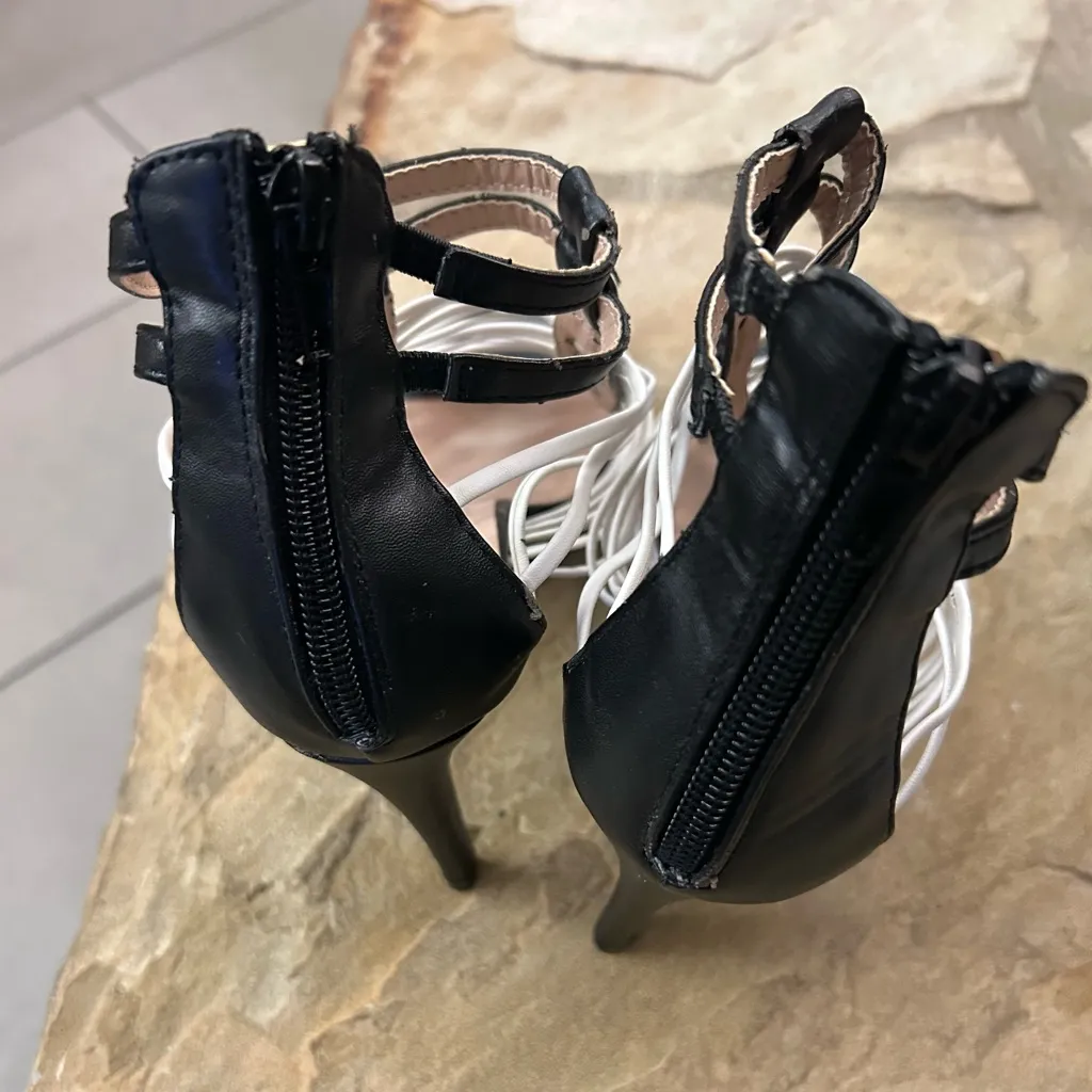 Heels Wild Rose  Black and White Strappy Heels Like New 7 1/2 - Image 8
