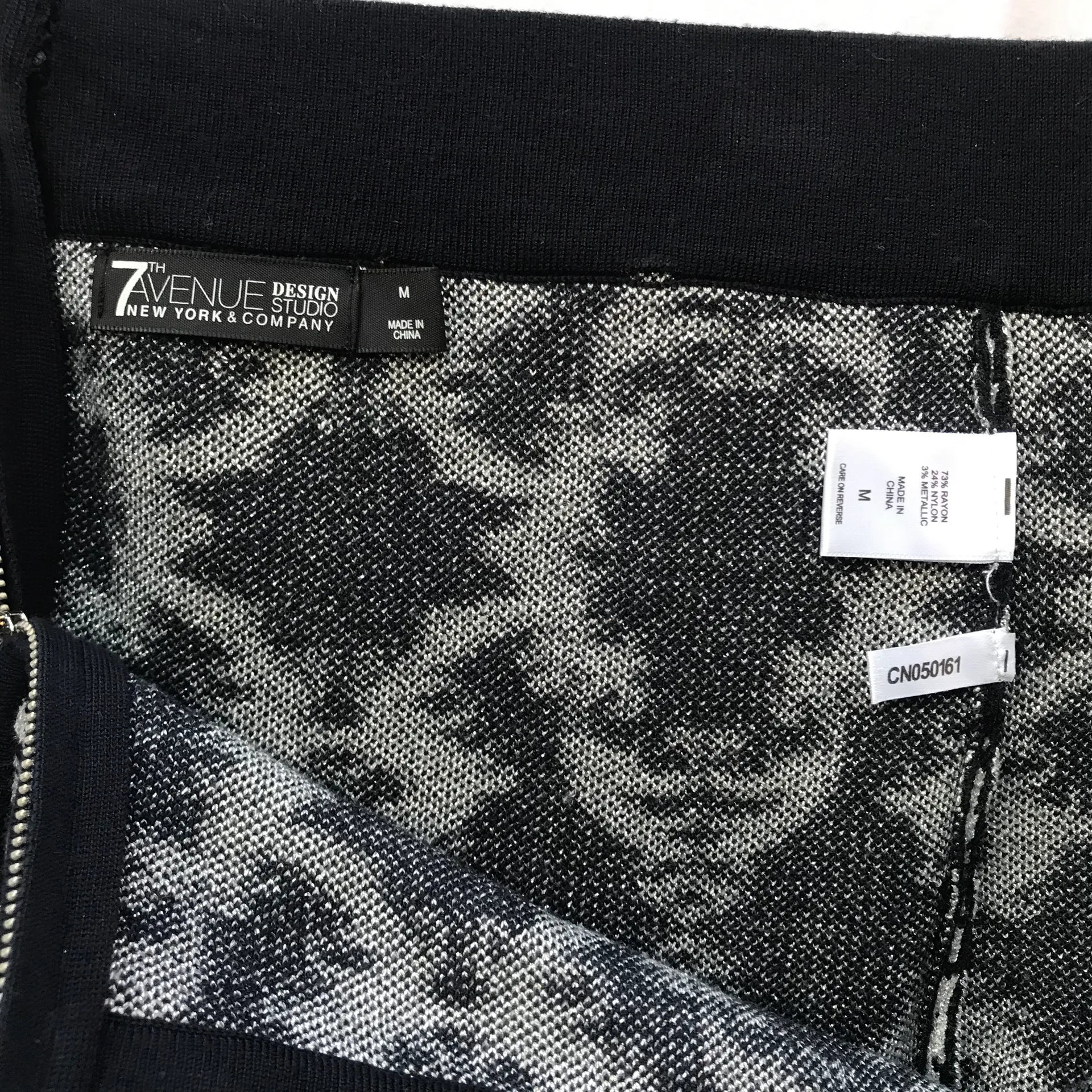 NWOT M 7th Avenue Design Studio New York & Company Winter Pencil Skirt Women’s - Image 3