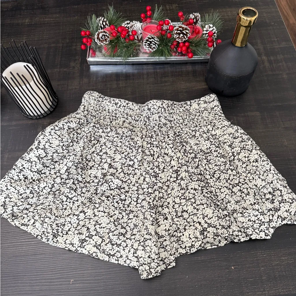 Philosophy Republic Clothing Floral Print Shorts Black/White – Size S - Image 8