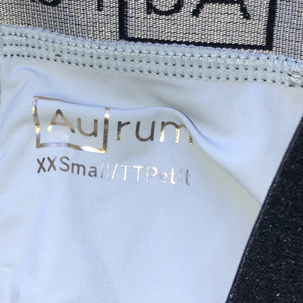 Aurum radiance steel scale snake crop leggings petit Size undefined - Image 7