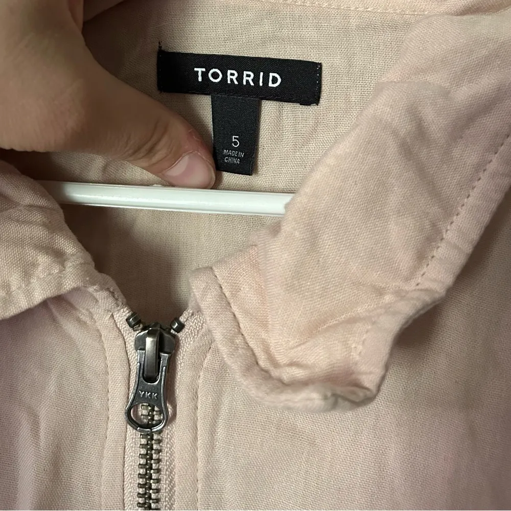 Torrid lightweight collared zip up jacket size 5 light dusty pink - Image 4