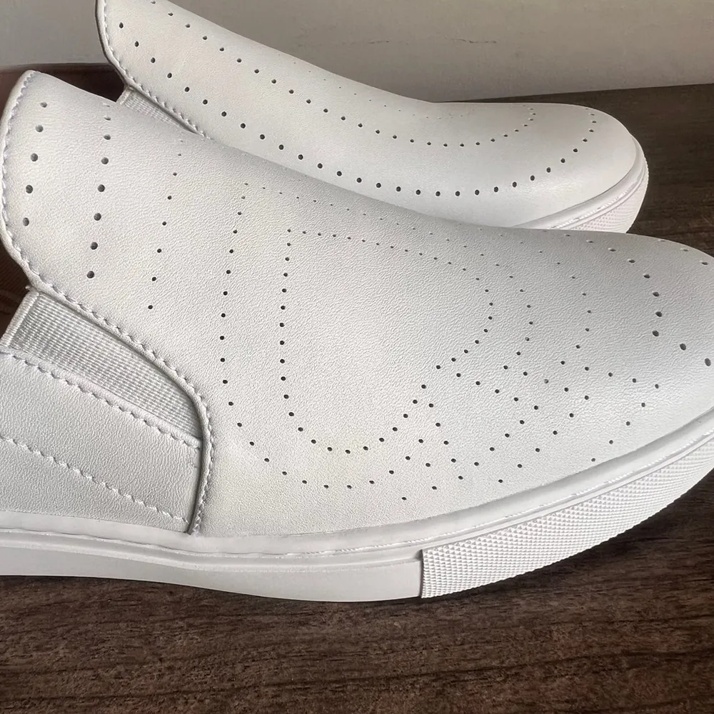 Kate Spade Women’s Azores Perforated Leather Slip On Shoe Size 9 #265 - Image 2