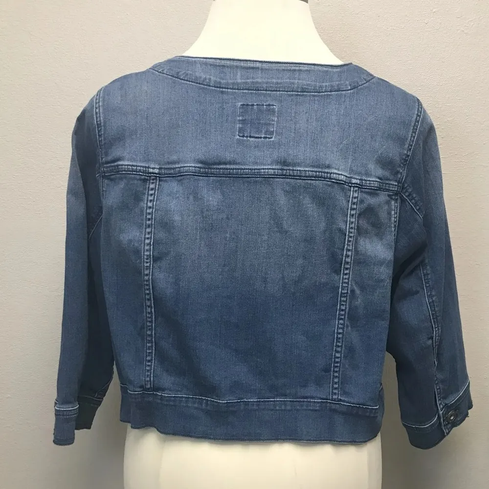 Torrid  Cropped Jean Jacket - Size 4 (26) - Image 2