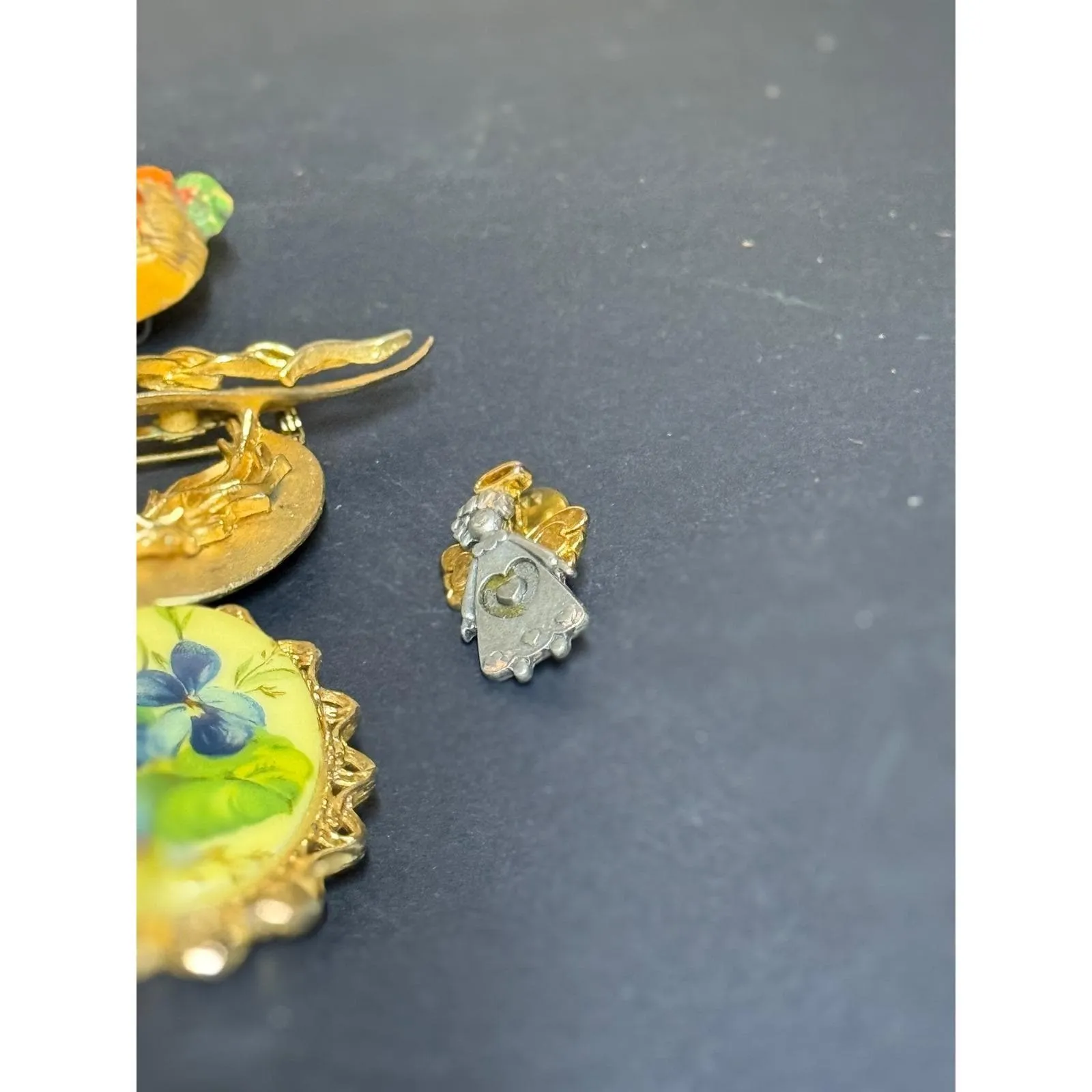 VTG Costume Jewelry Brooch Lot 8 Pieces - Image 4