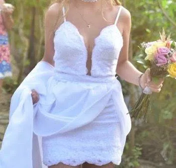 Exclusive Wedding Dress Chest: 35.5” Hips: 37.5” Waist: 27.5” Height: 5’4” White - Image 6