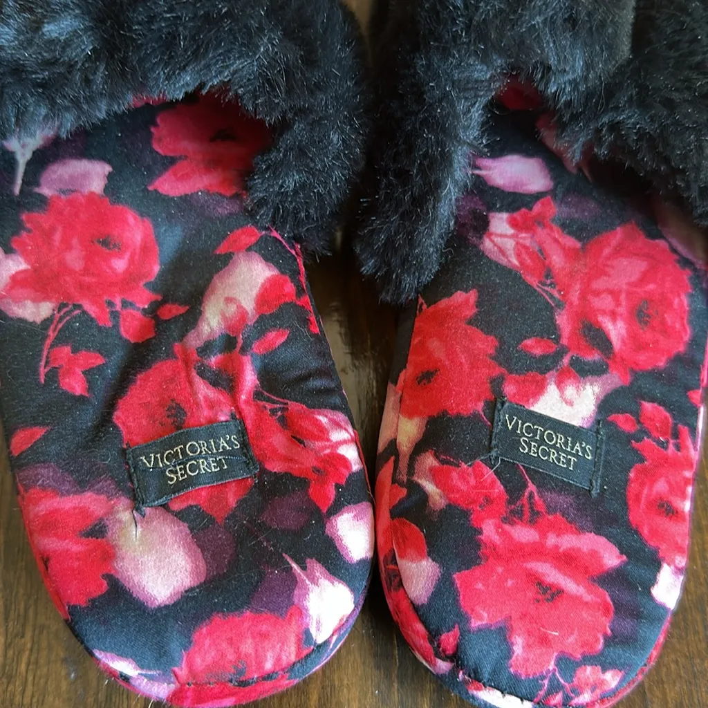 Floral Black and Pink VS Women's Slippers - Image 2