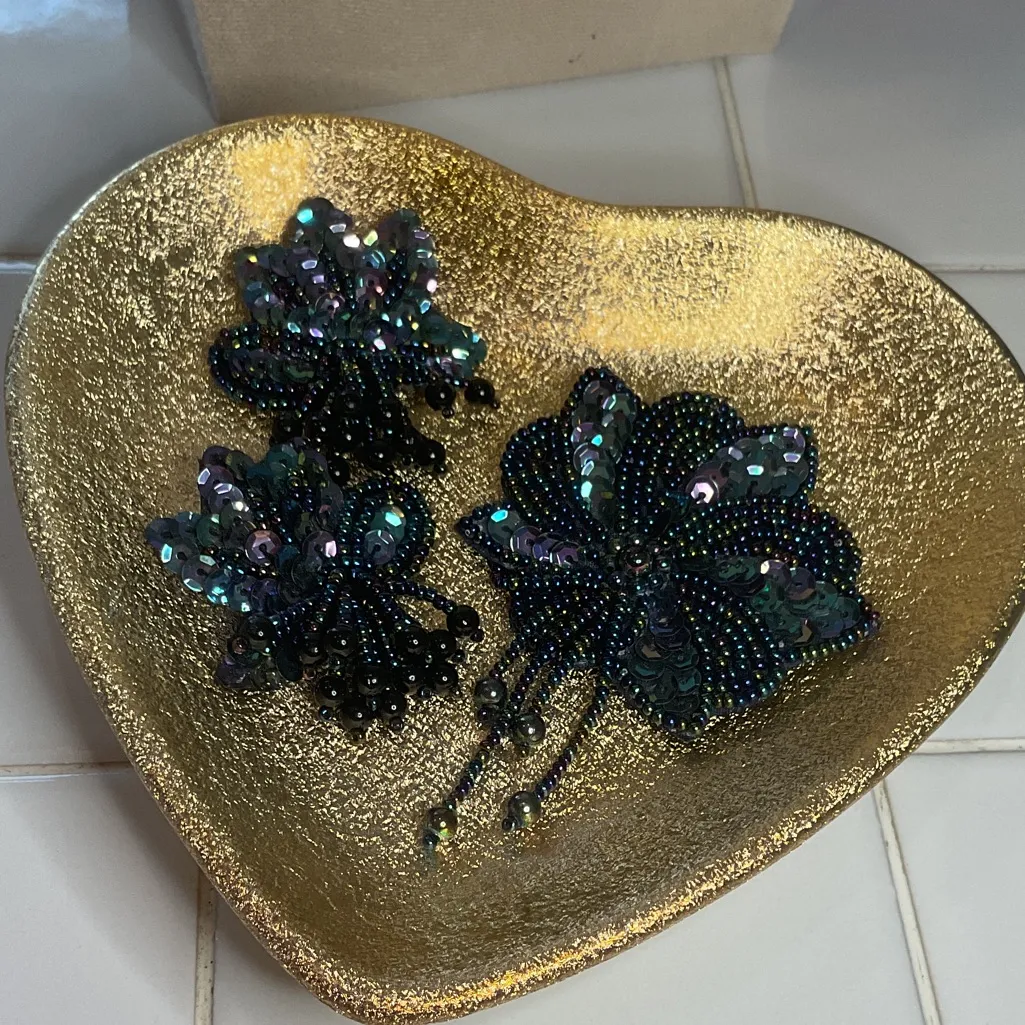 Source Unknown Iridescent Black, Blue Beaded Brooch and Earring Set Gold - Image 2