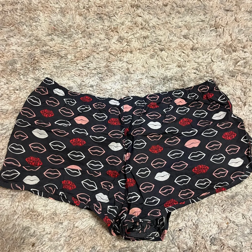 VICTORIA’S SECRET Pajama shorts - Size large - Image 2