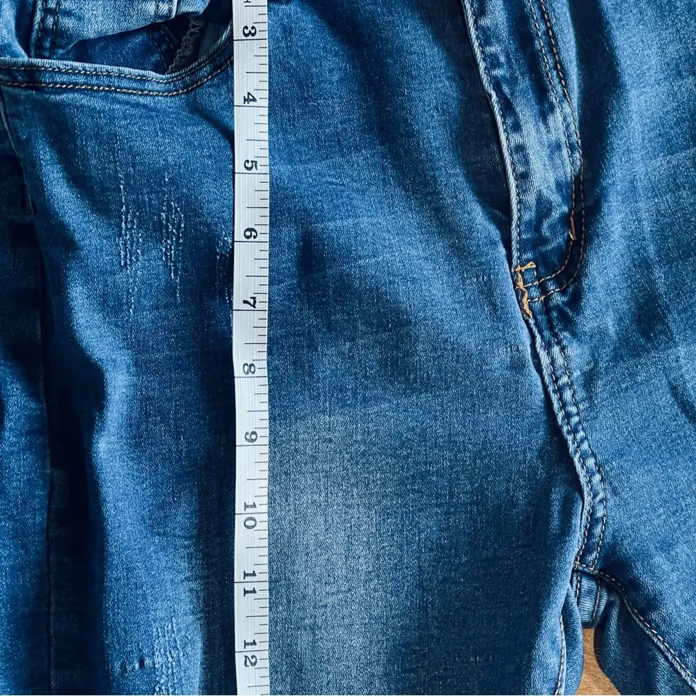 SHEIN Cuffed Jeans - Image 5