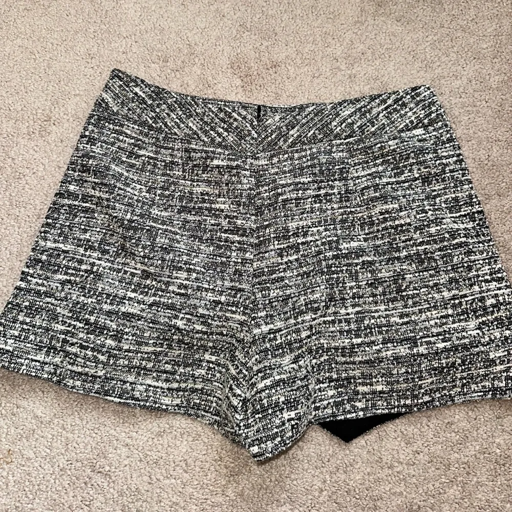 Bloomingdales Aqua Tweed Wrap Skort with Shorts - Image 3
