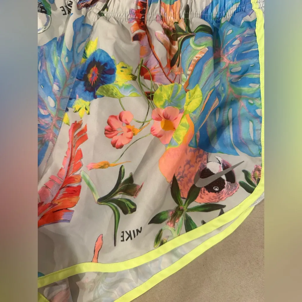 Nike Women's Tempo Floral 3" Running Shorts Dry-Fit Neon Bird Size‎ XL - Image 3