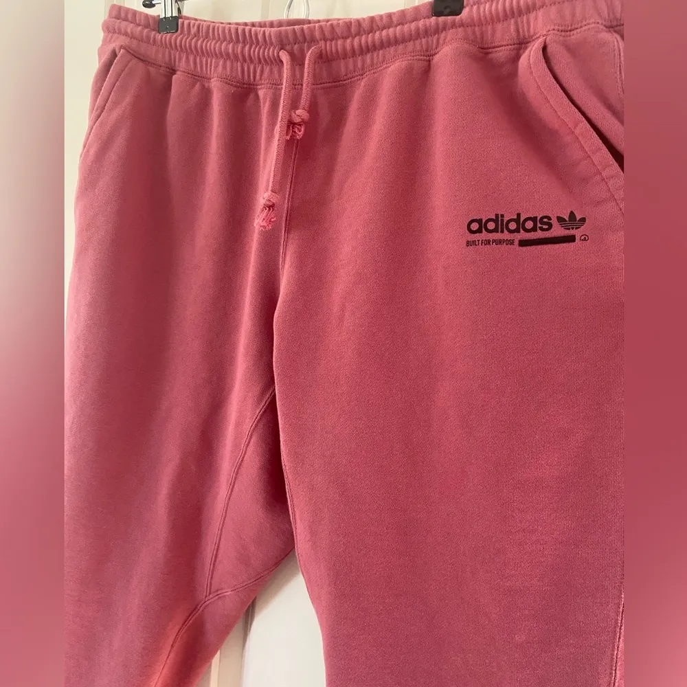 Adidas ORIGINAL KAVAL SWEATPANTS Trace MaroonPink Built For Purpose Pants - Image 2