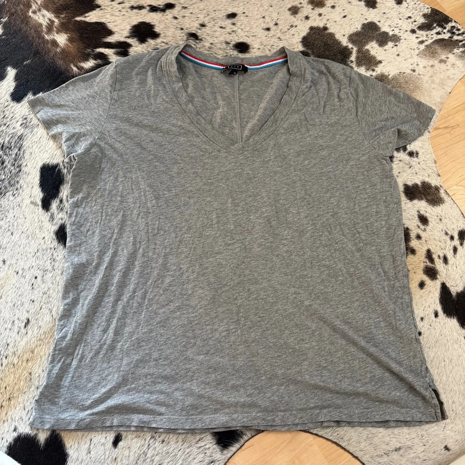 AYR The Vito Short Sleeve V-neck T-shirt in Gray Minimalist Basic Women Large - Image 2