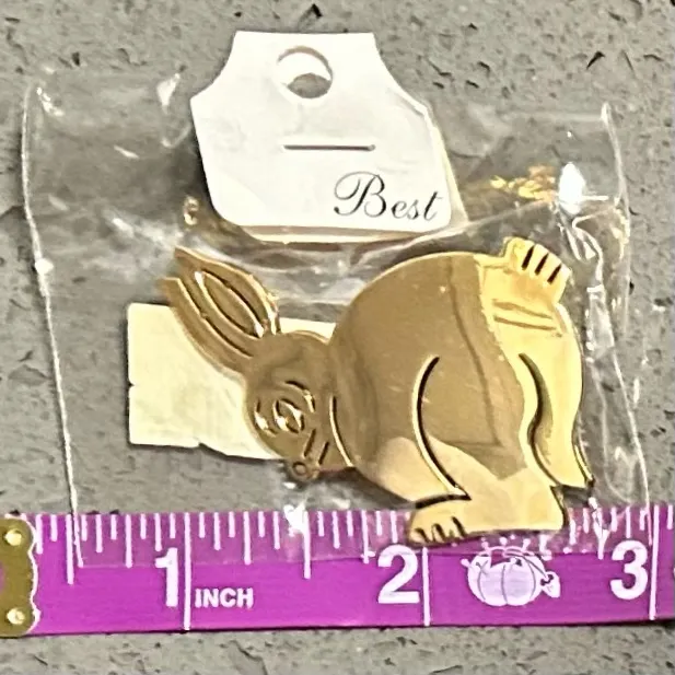 Vintage Gold Tone Bunny Pin/Pendant - Image 4