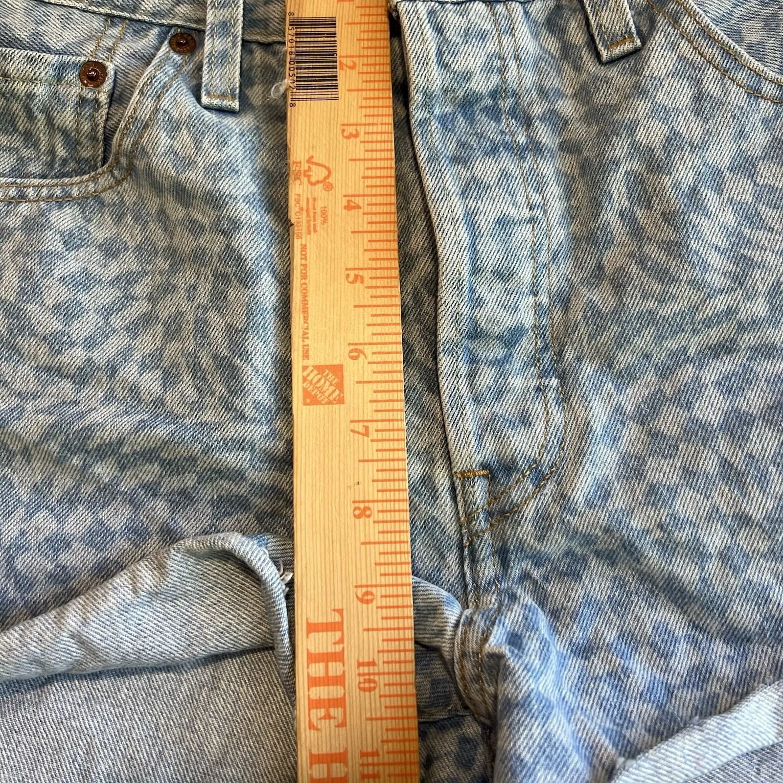 Levi's Women's‎ Hip Rise Harper Geo Laser 501 Denim Shorts  Light Wash Size 31. - Image 7