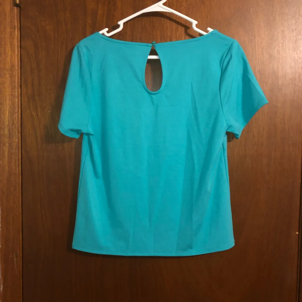 NWT Torrid Woman’s Ponte Keyhole Cutout Top Size 00 (Medium) - Image 7