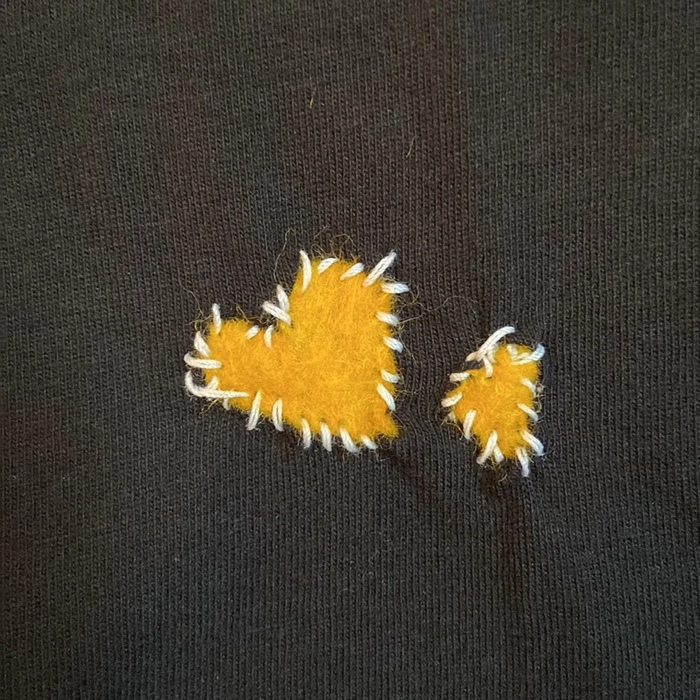 NEW! WILD FABLE Size S Short Sleeve Ruffle Peplum Hem T-Shirt Black Yellow Heart - Image 5