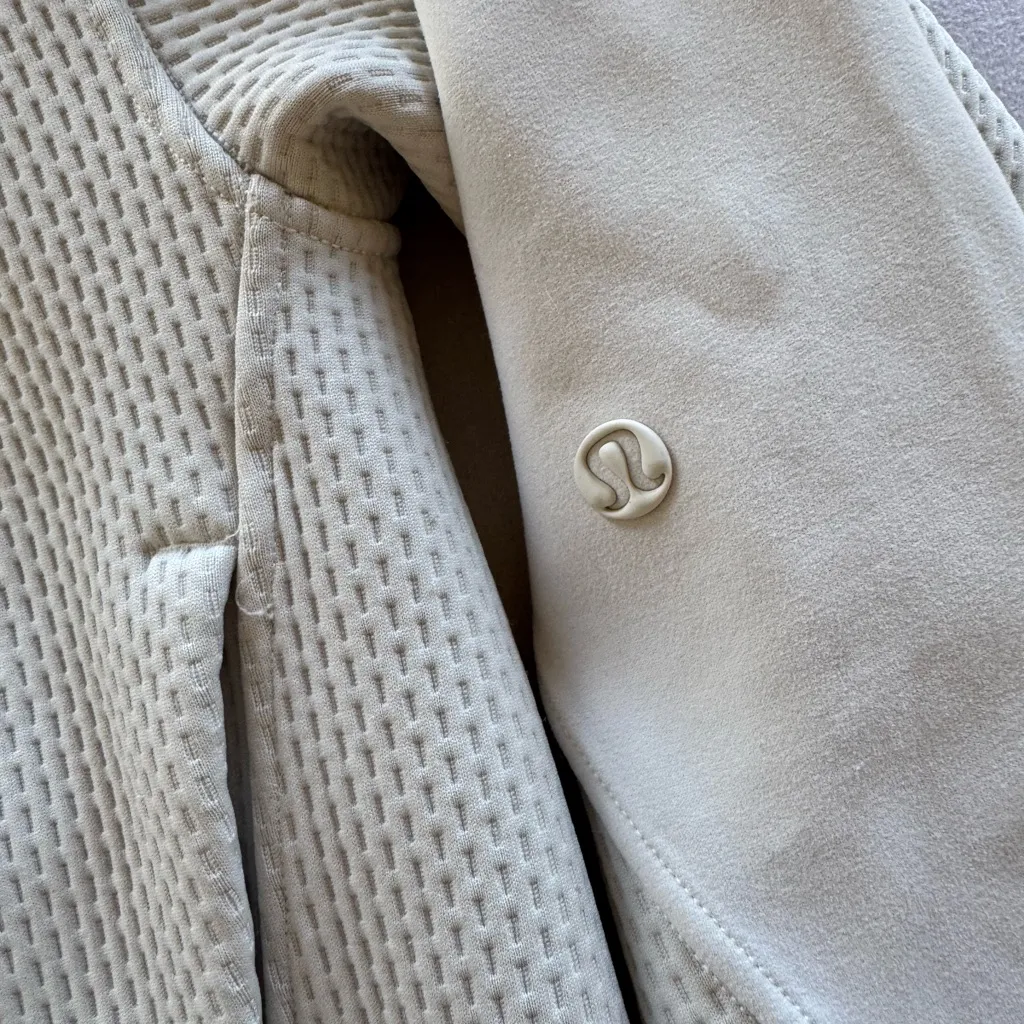 Lululemon Mixed Fabric Half-Zip Pullover in Bone Sz M retails $178 - Image 6