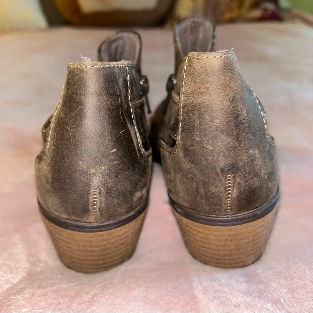 Clarks Charlten Grace brown leather booties short block heel size 8.5 - Image 5