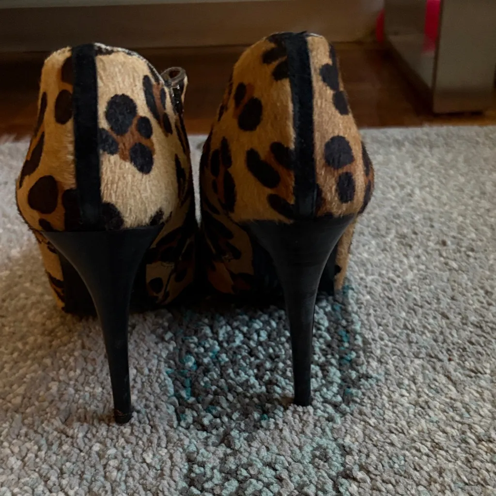 Zara Leopard Print Ankle Booties - Image 9