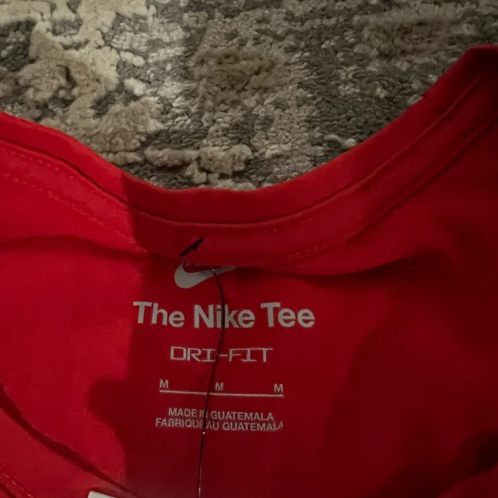 NWT Nike Red Legend Short Sleeve Training T-Shirt Size Medium - Image 5