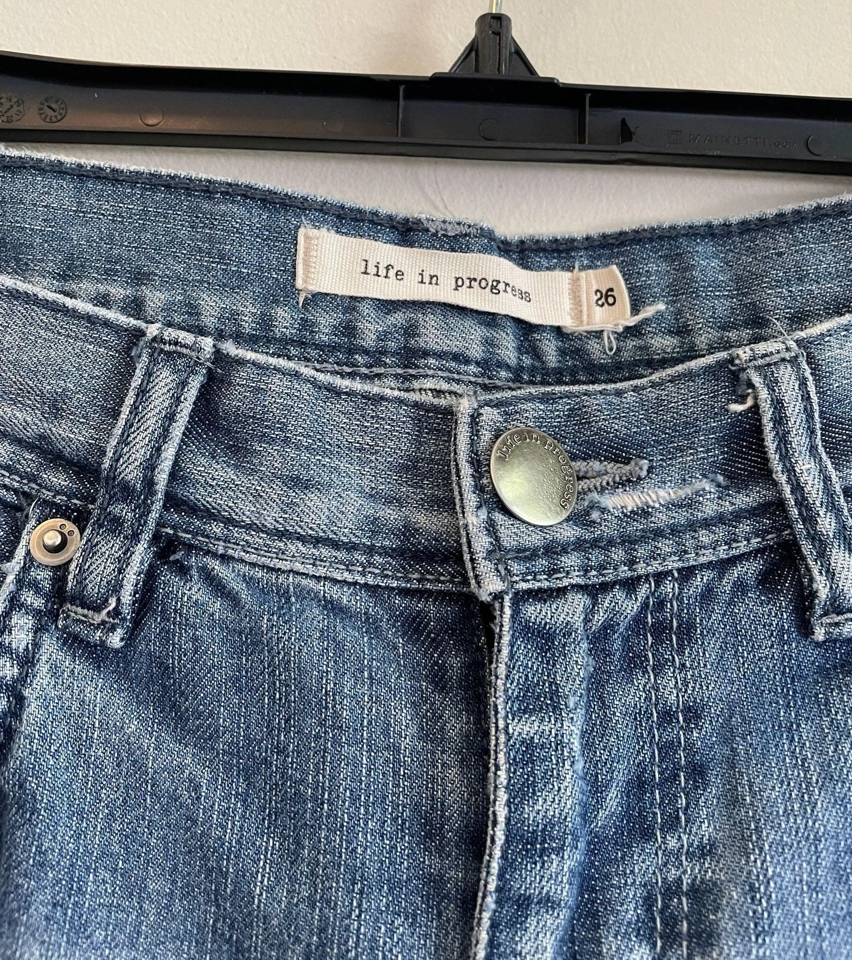 Distressed Cropped Jeans - Image 8