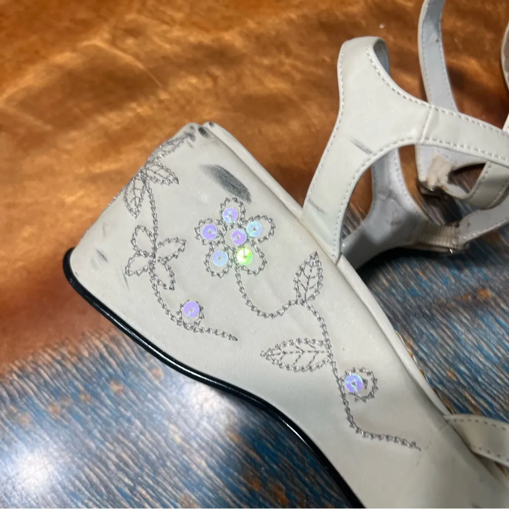 Vtg 90s Y2k Seventeen Platform sandals floral iridescent sequined size 7.5 White - Image 11