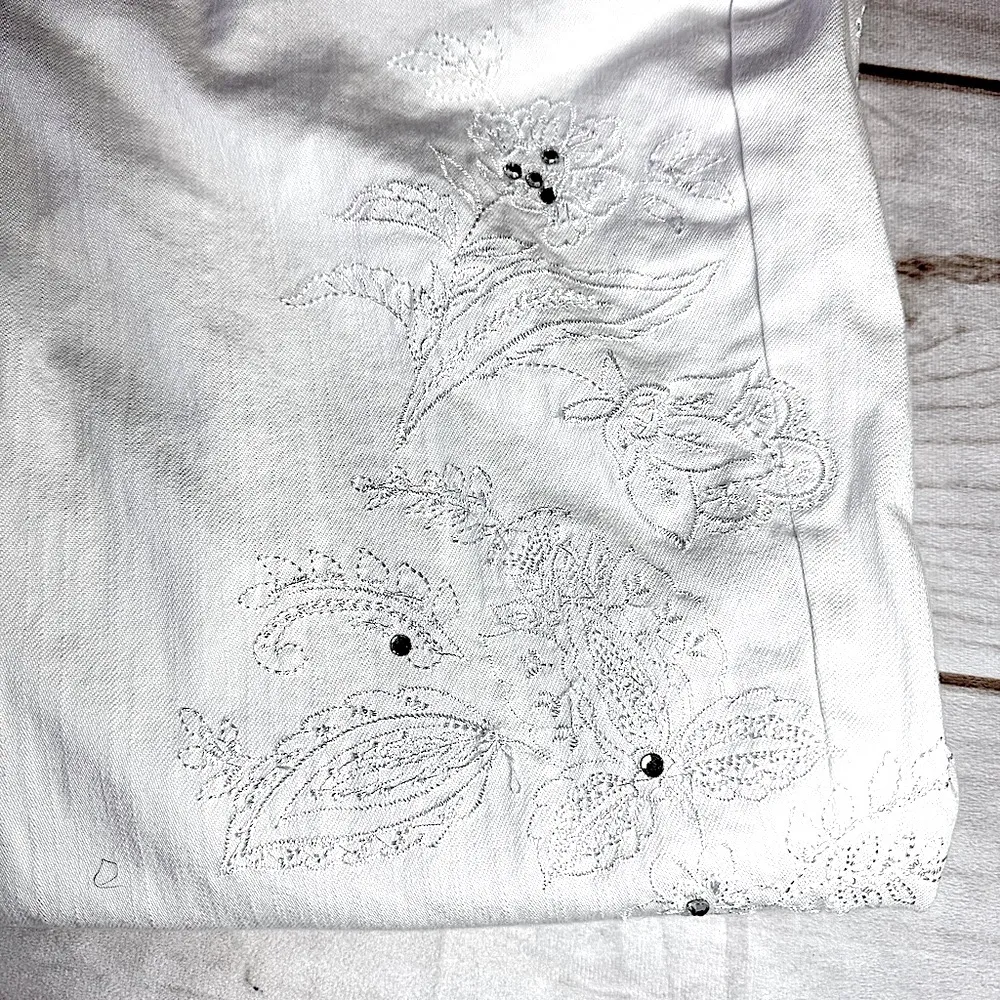 White Flared Bootcut Embroidered Belle Jeans with Rhinestones by Jeanstar 10M Size 10 - Image 3