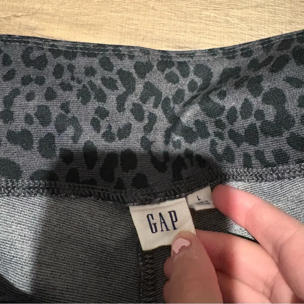 Gap Printed Leggings Leopard Charcoal‎ Grey Size Large - Image 3