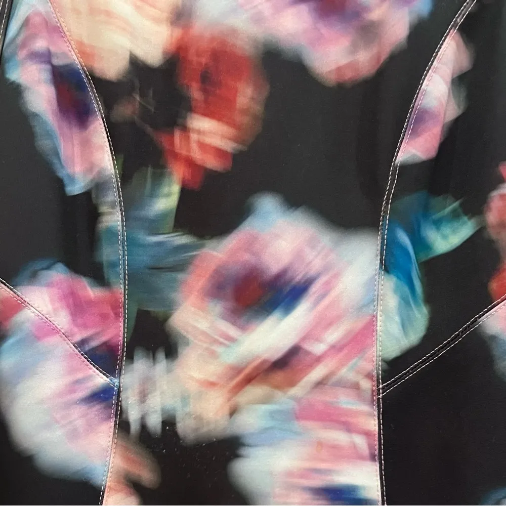 Karen Kane abstract watercolor floral print dress size medium - Image 4