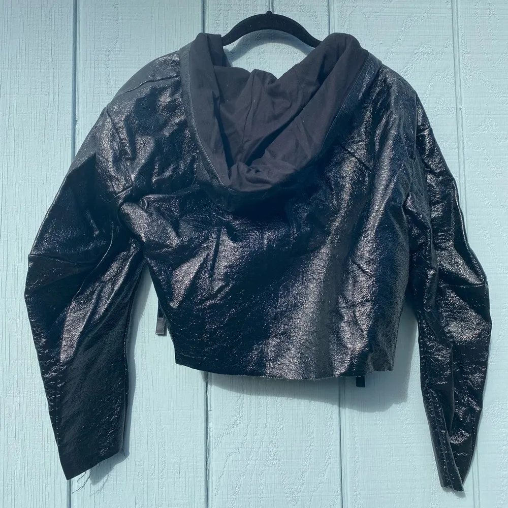 Alo cropped hooded jacket; warmer than it looks; never worn - Image 2