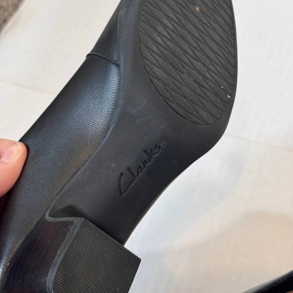 Clarks Black Leather Mary Jane Heels Womens 7.5 Preppy School Girl Shoes Classic - Image 2