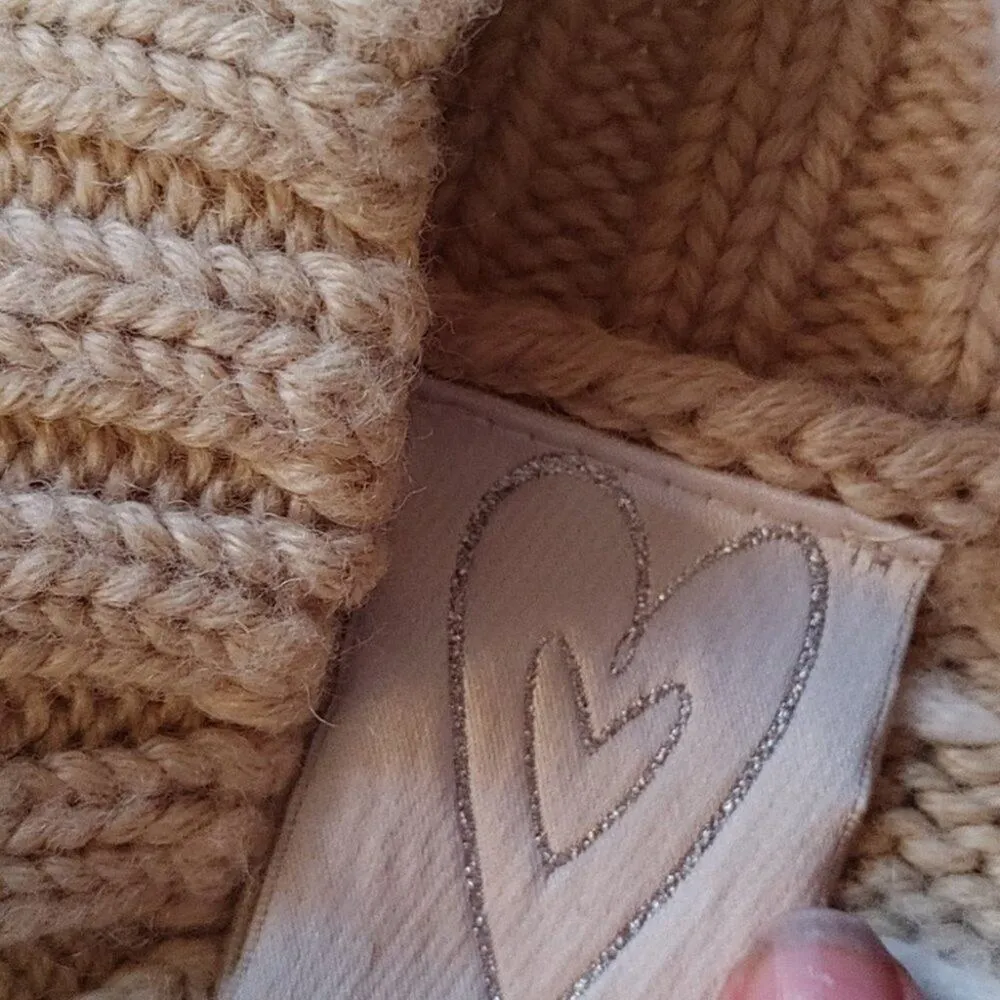 RN 59466 Tan Heart Neck Zipper Sweater Size Medium M Acrylic Snowflake - Image 7
