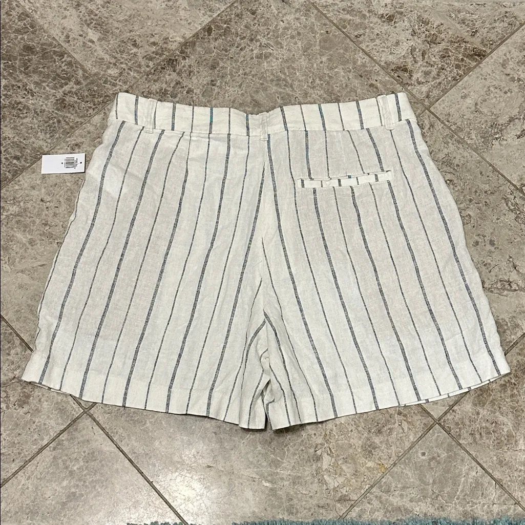 Old Navy Extra High Waisted Taylor Trouser Shorts 5” NEW Navy Stripe Medium - Image 10
