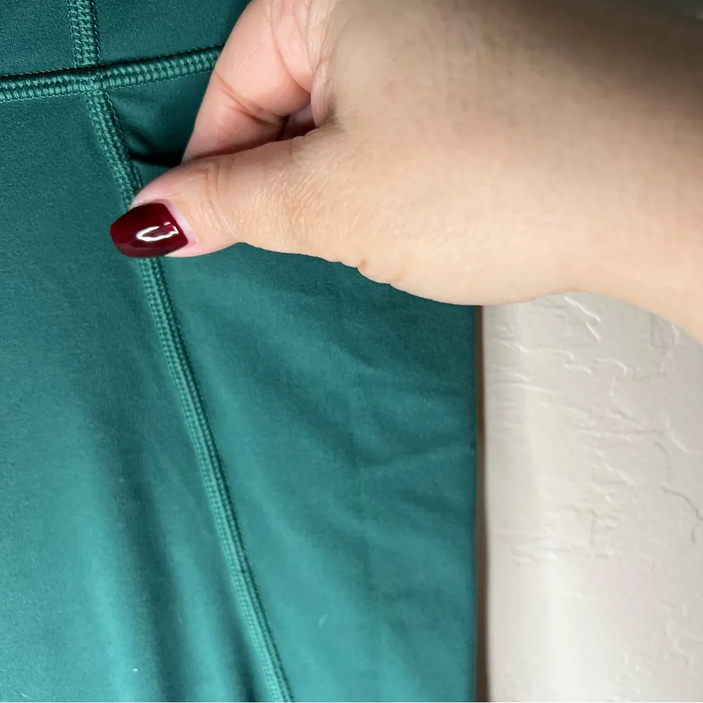 Athleta Interval Stash Emerald Capri Leggings - Image 9