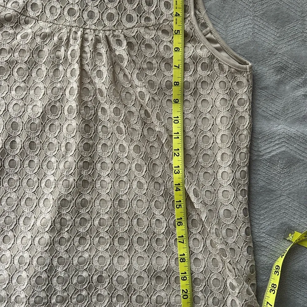 Tank Top w/ Lace Overlay Size Large Keyhole Design on Back - Image 5