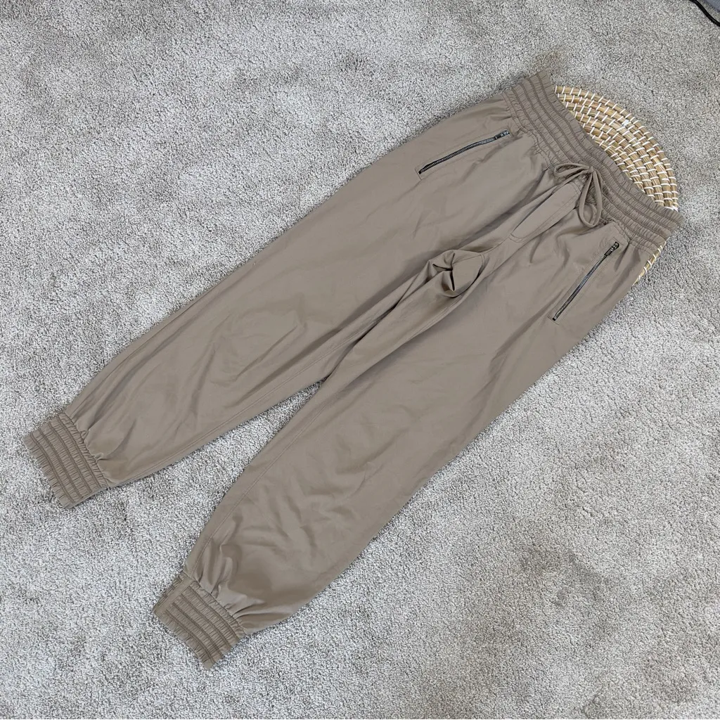 Athleta  Women’s Camden Cargo Lifestyle Travel Work Pants Pull On in Brownstone 0 - Image 3