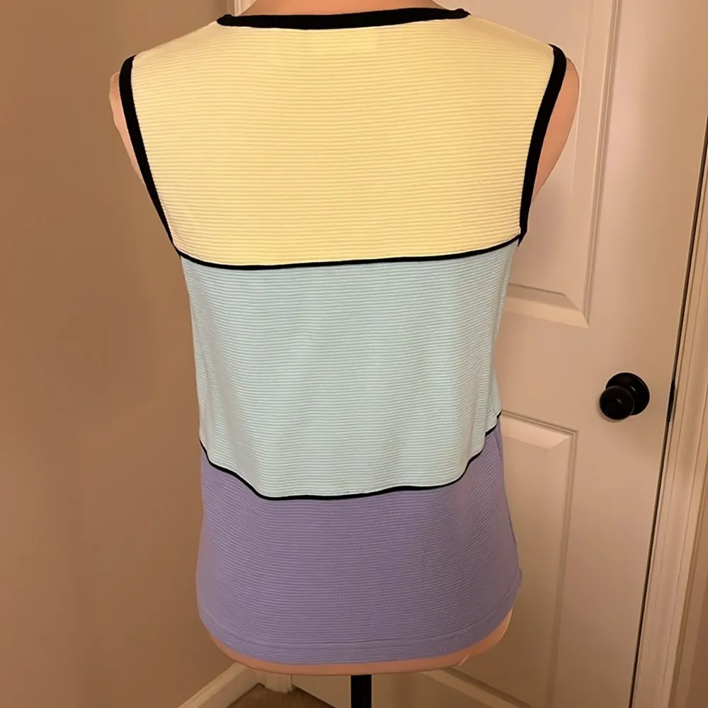 Croft and Barrow colorblock cardigan and tank top set size medium - Image 3