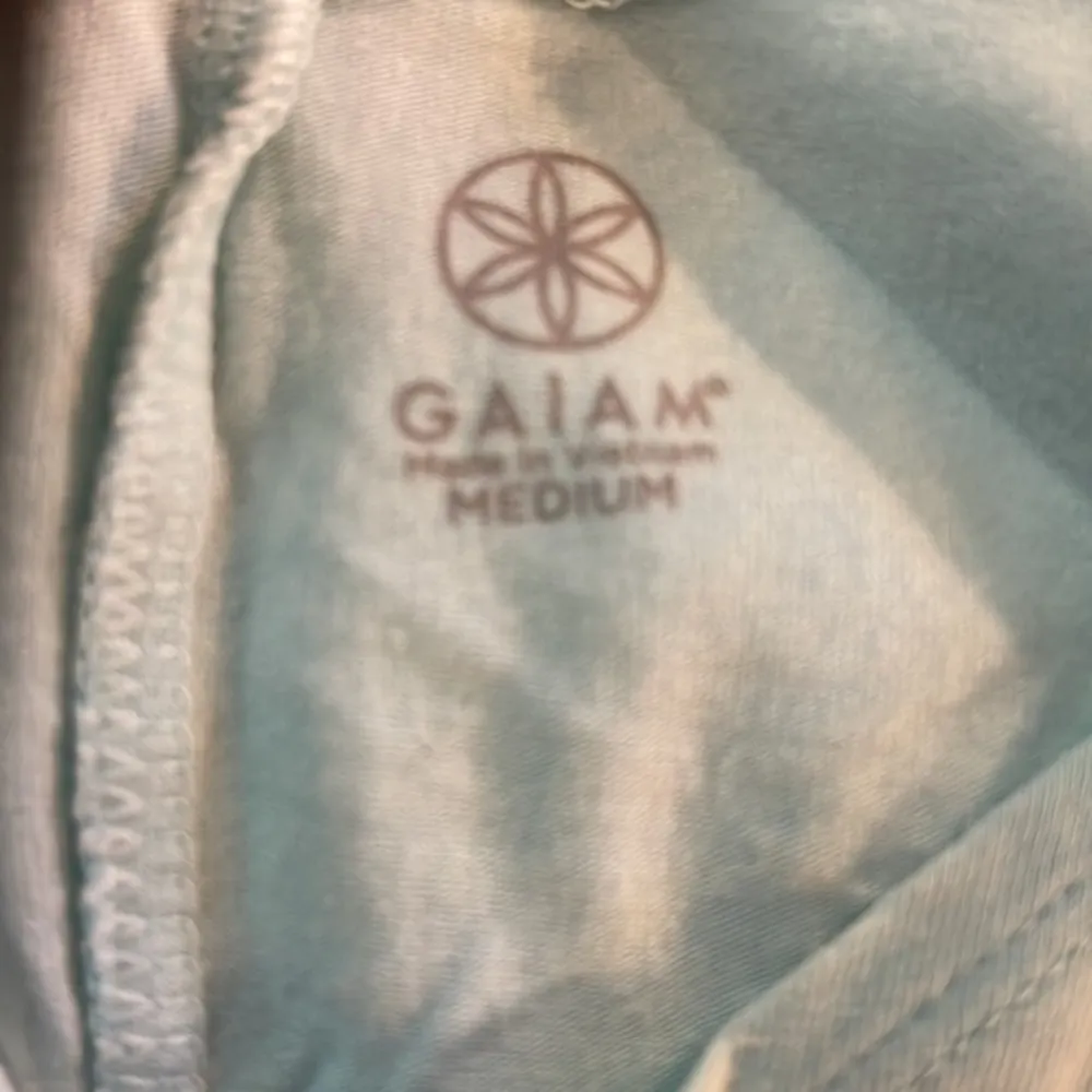 GAIAM SEAFOAM Shirt Sleeveless & Seamless Black Leggings Size Med EUC #3252 - Image 3