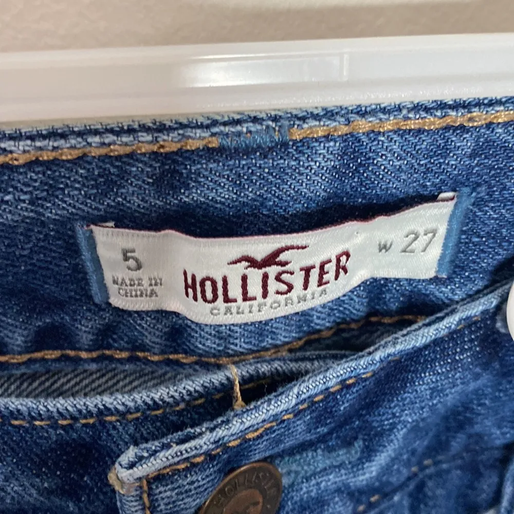 Hollister mid rise distressed cropped cuffed boyfriend medium wash jeans size 27 - Image 10