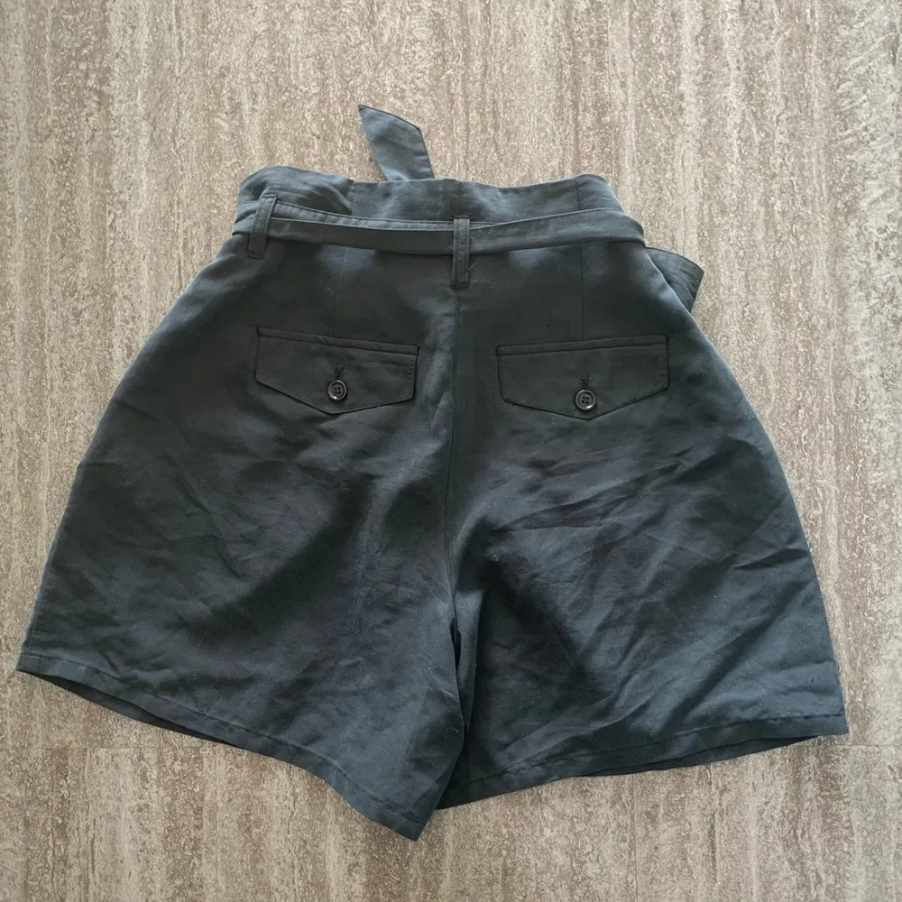 JLO- High waisted shorts - Image 2