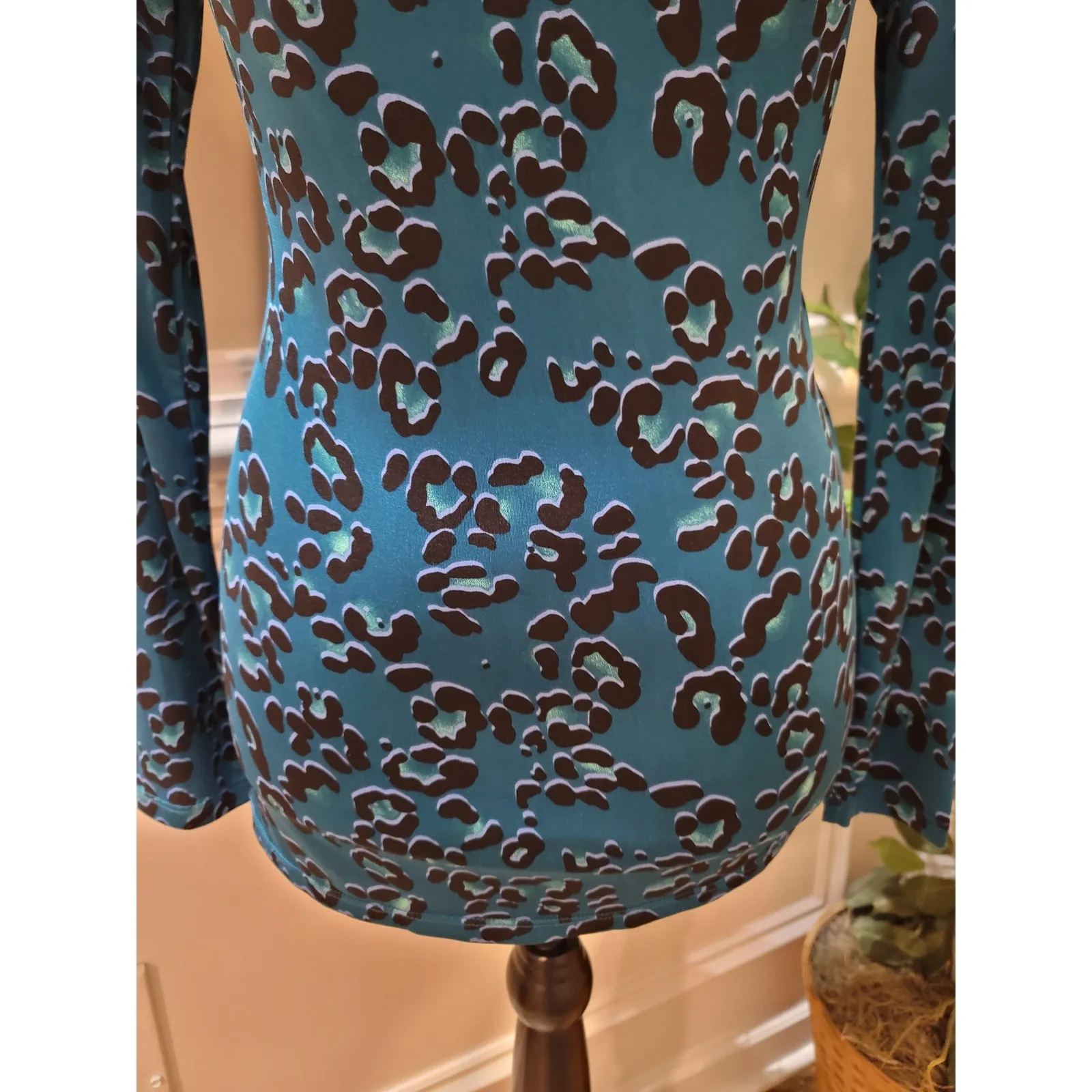 Attention Blouse Women's Blue Black Size XS Animal Print Stretch Long Sleeve - Image 4