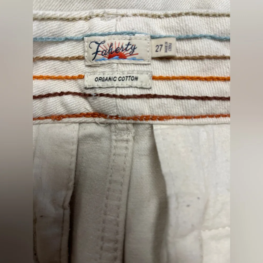 Faherty Organic Cotton Straight Ankle Denim Jeans in White Dune Wash 27 - Image 6