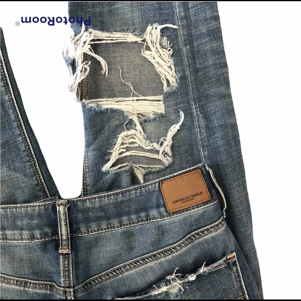 American Eagle Distressed Button Fly Tom girl Jeans L8 - Image 4