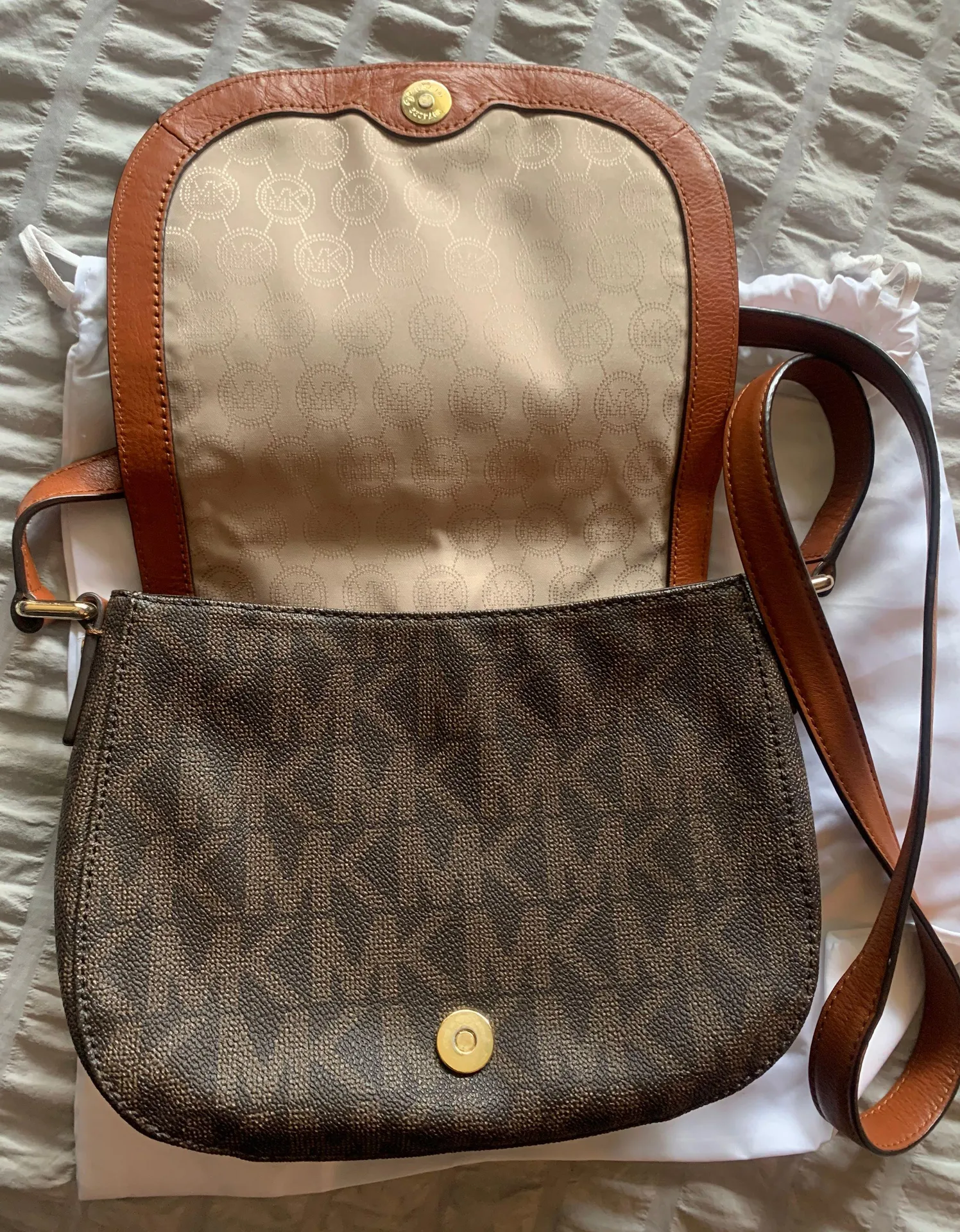 Michael Kors Crossbody - Image 3