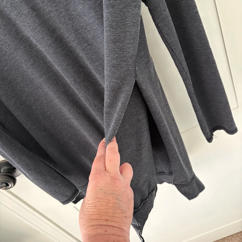 Z Supply Weekender Oversized Terry High Slit Sweatshirt. Size Small. - Image 7