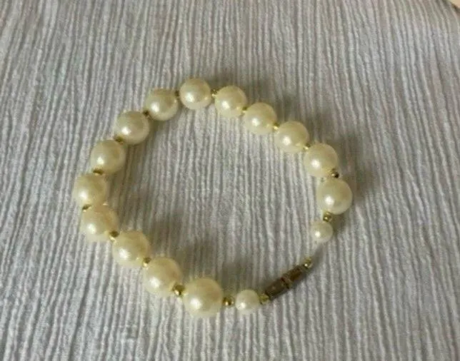 Pearl Bracelet Gold Bead Elegant Vintage “Lagaertha” Classic Minimal Pearlcore White - Image 4