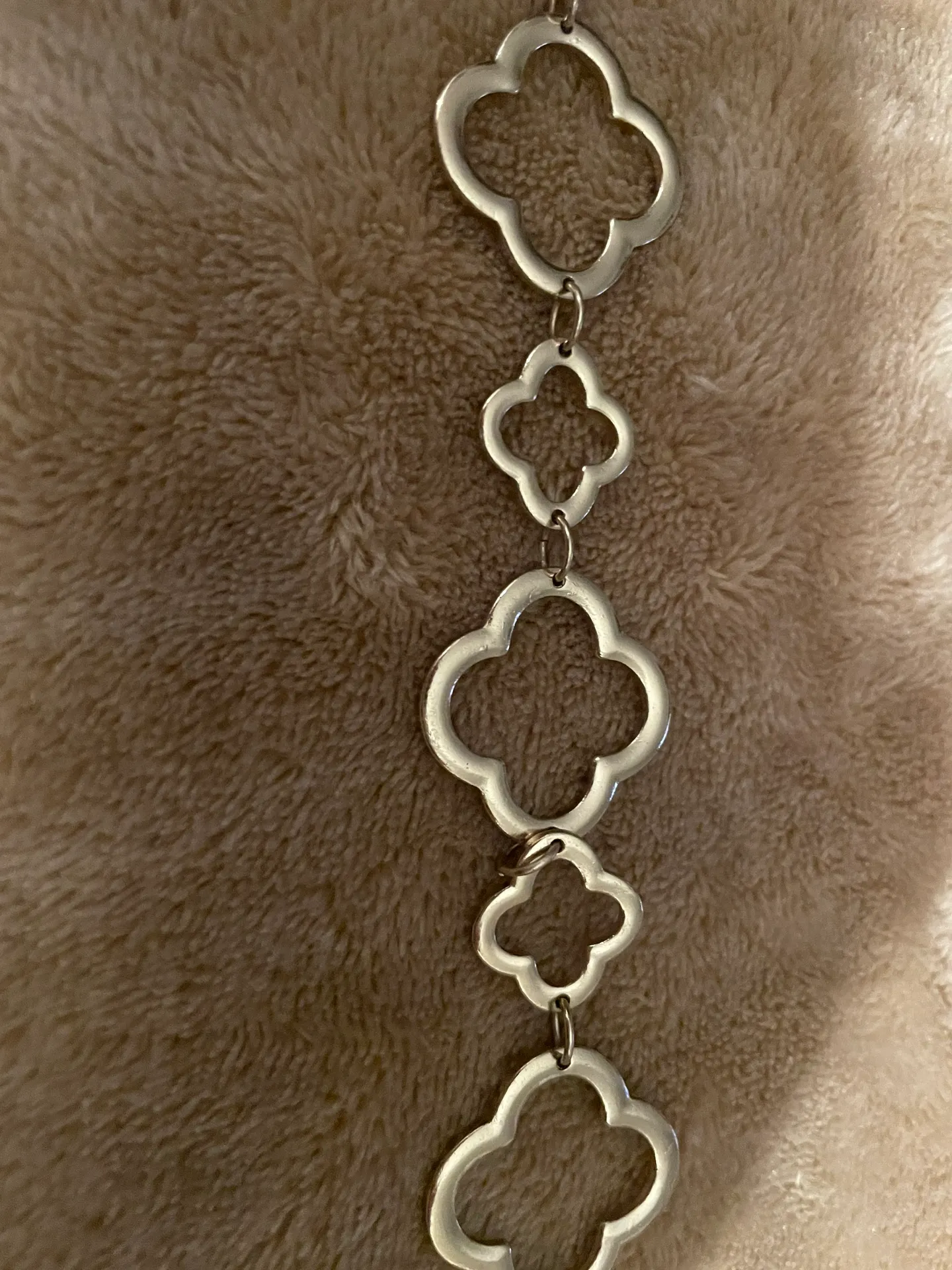 Silver Tone Choker Fashion Necklace. EUC. - Image 3