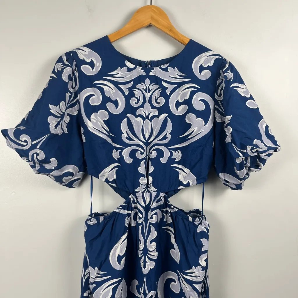 Abercrombie & Fitch Short Sleeve Cutout Maxi Dress in Blue Pattern size small - Image 3